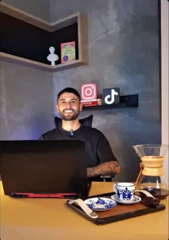 Felipe Gómez trabajando